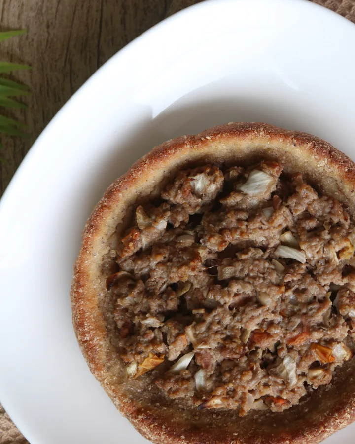 Esfirra de Carne da Célia Bakery, imagem oficial da marca